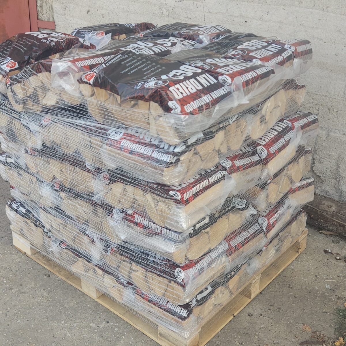 Premium kiln dried logs in plastic bag, pallet, Ready to Burn certified Premium kiln dried logs, Ready to Burn certified